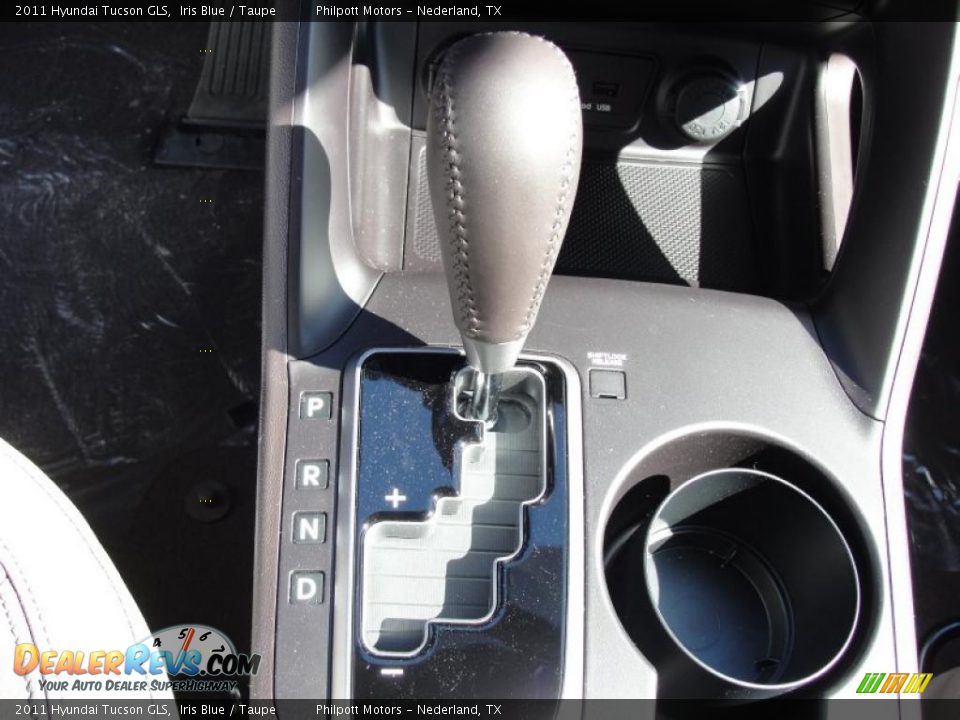 2011 Hyundai Tucson GLS Shifter Photo #32