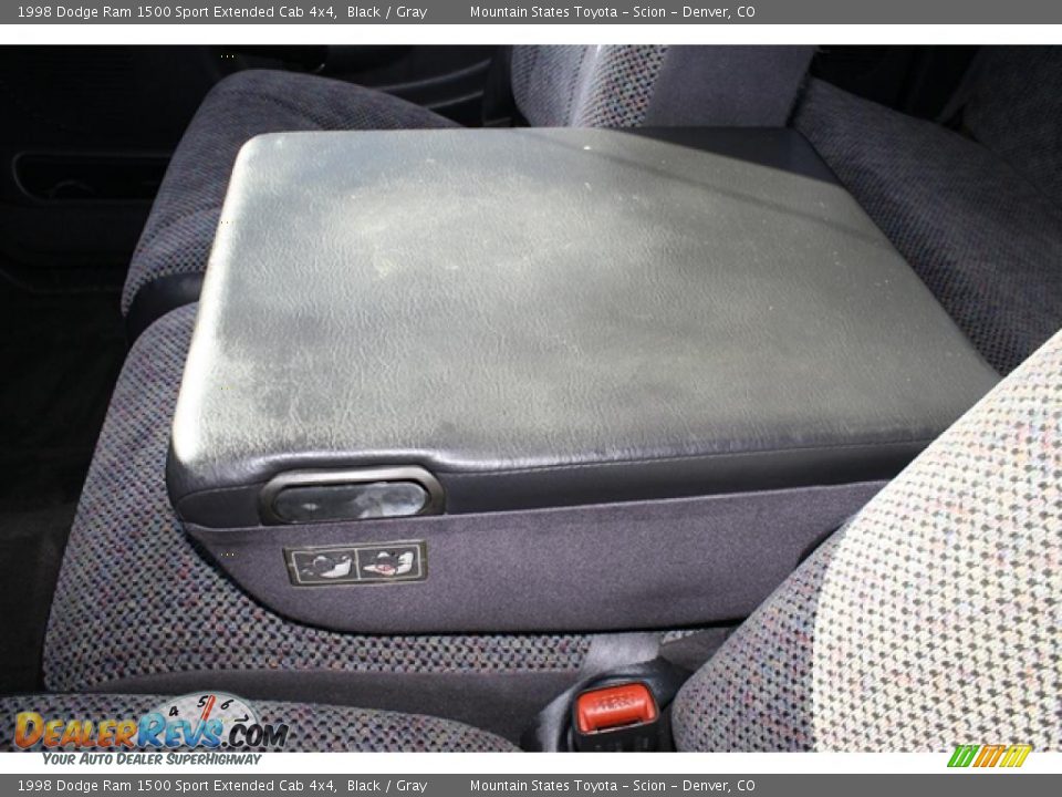 1998 Dodge Ram 1500 Sport Extended Cab 4x4 Black / Gray Photo #21