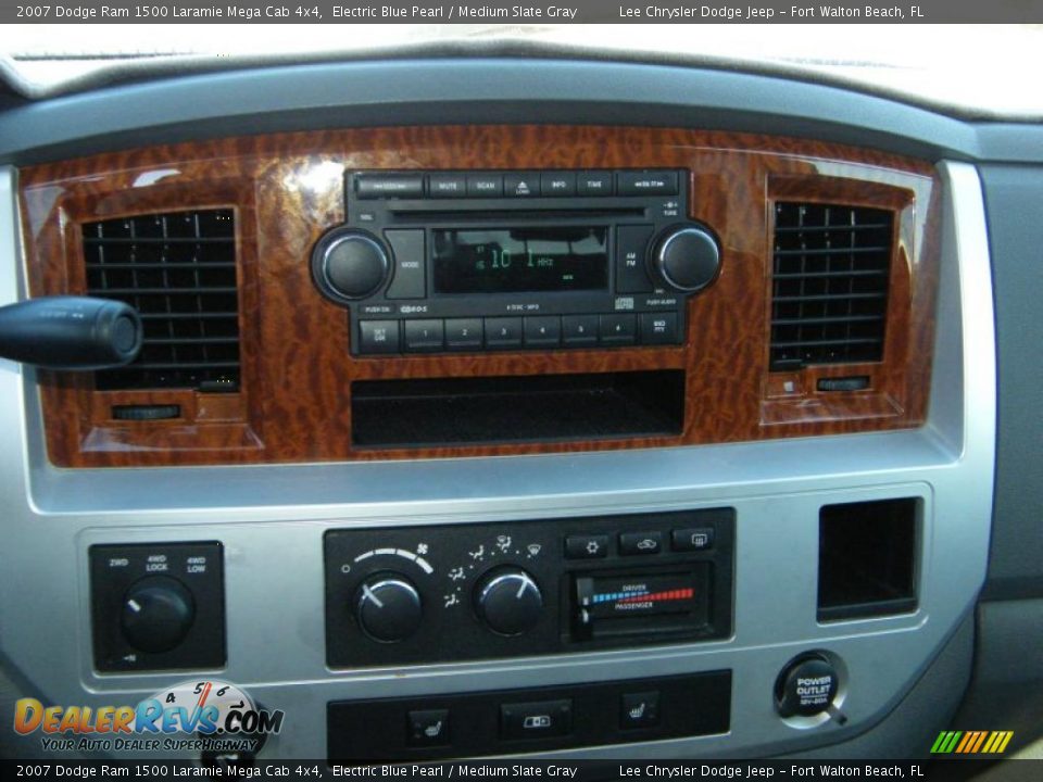 Controls of 2007 Dodge Ram 1500 Laramie Mega Cab 4x4 Photo #20