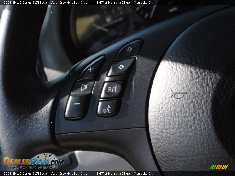 Controls of 2003 BMW 3 Series 325i Sedan Photo #20