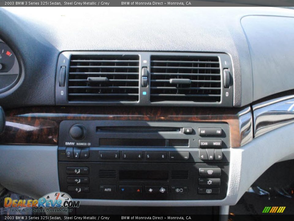 Controls of 2003 BMW 3 Series 325i Sedan Photo #22
