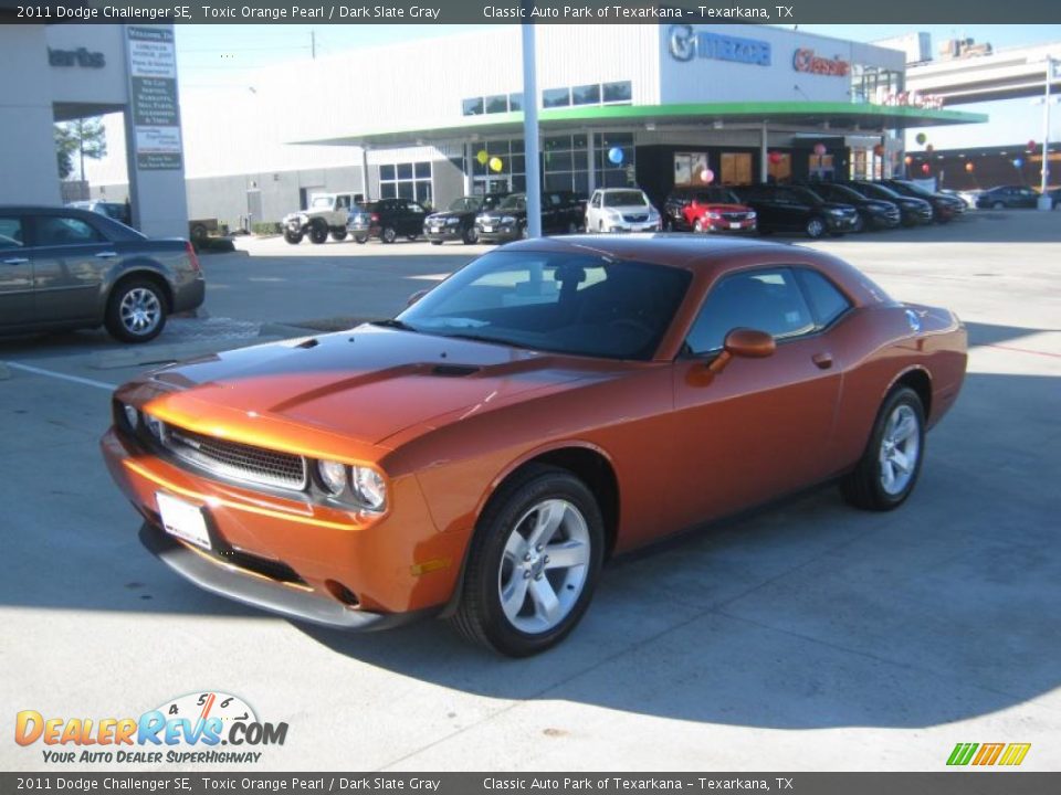 Front 3/4 View of 2011 Dodge Challenger SE Photo #1