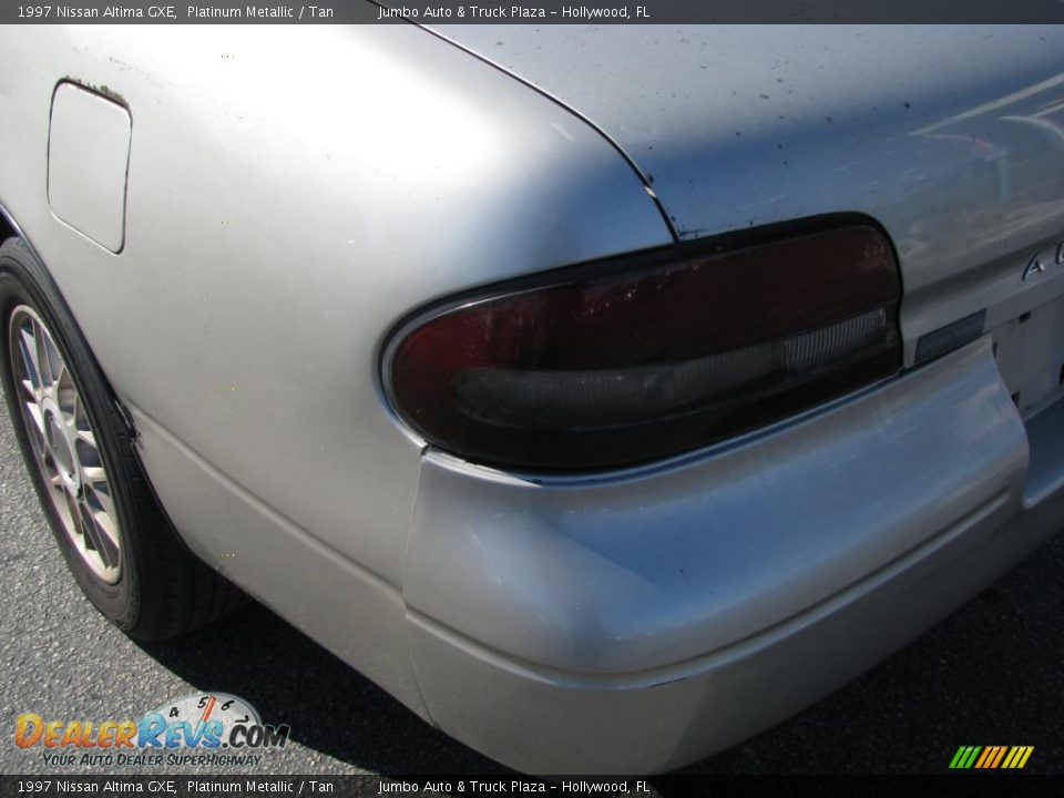 1997 Nissan Altima GXE Platinum Metallic / Tan Photo #8