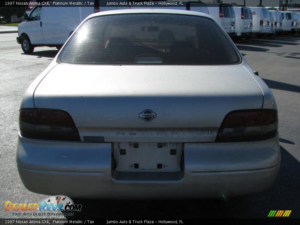 1997 Nissan Altima GXE Platinum Metallic / Tan Photo #9