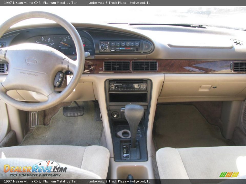 Dashboard of 1997 Nissan Altima GXE Photo #19