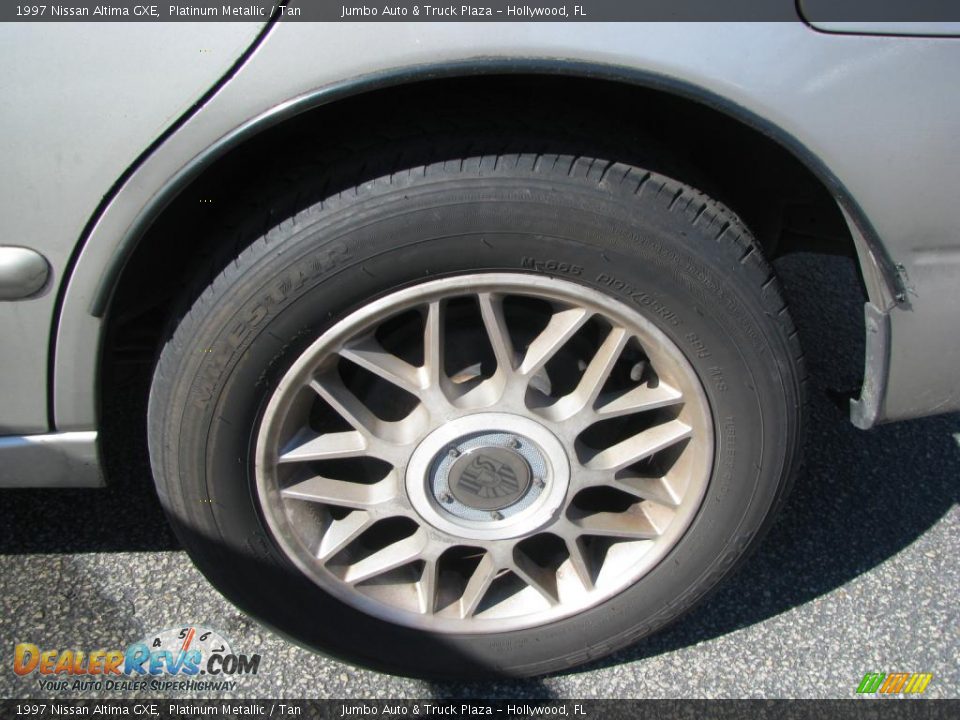 1997 Nissan Altima GXE Wheel Photo #21