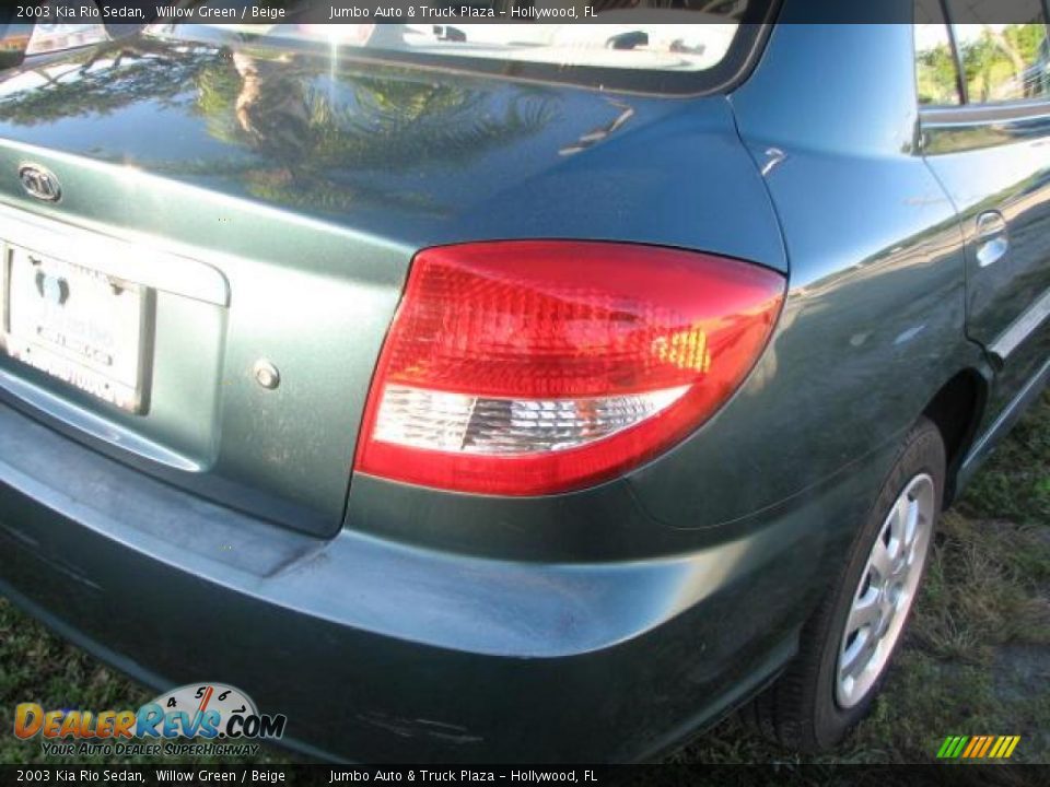2003 Kia Rio Sedan Willow Green / Beige Photo #9