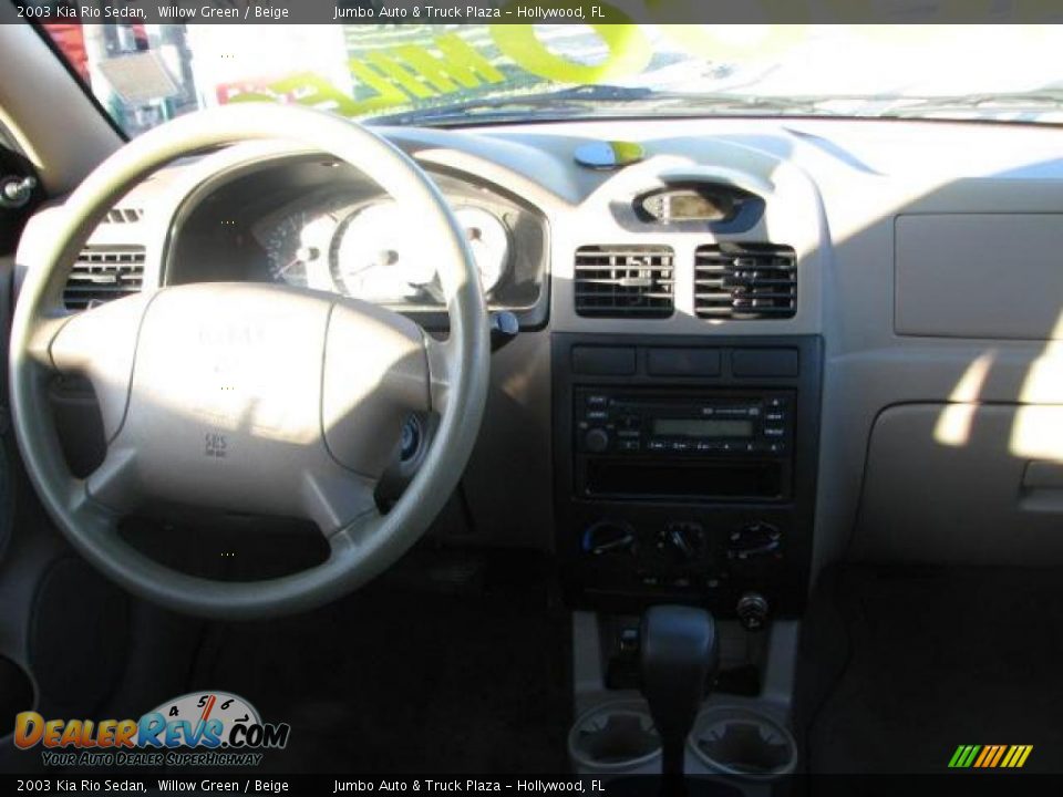 2003 Kia Rio Sedan Willow Green / Beige Photo #16