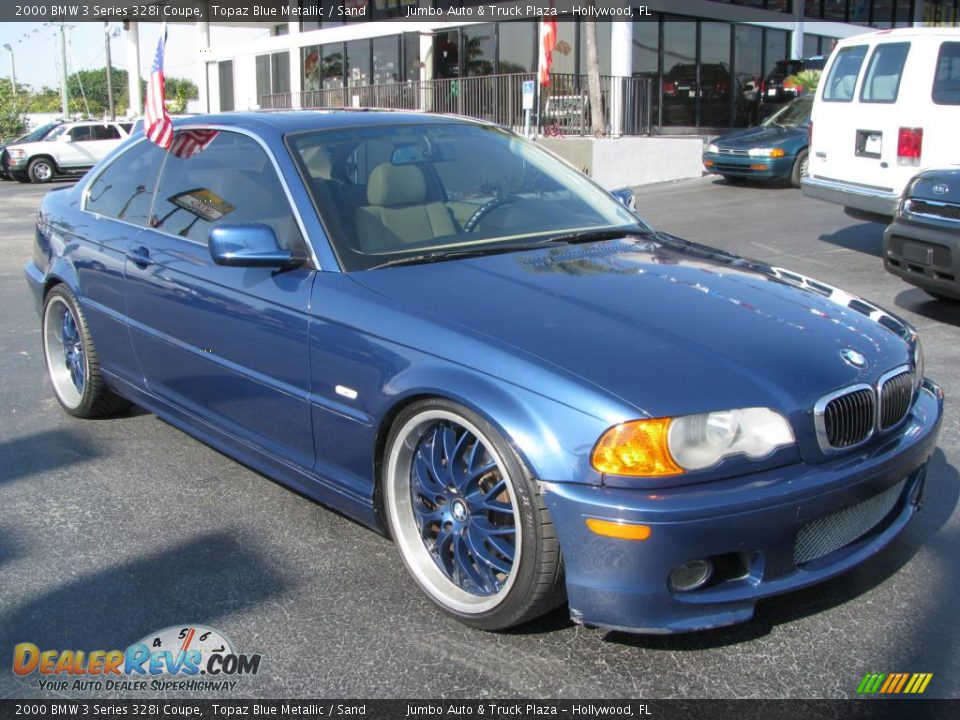 Front 3/4 View of 2000 BMW 3 Series 328i Coupe Photo #1