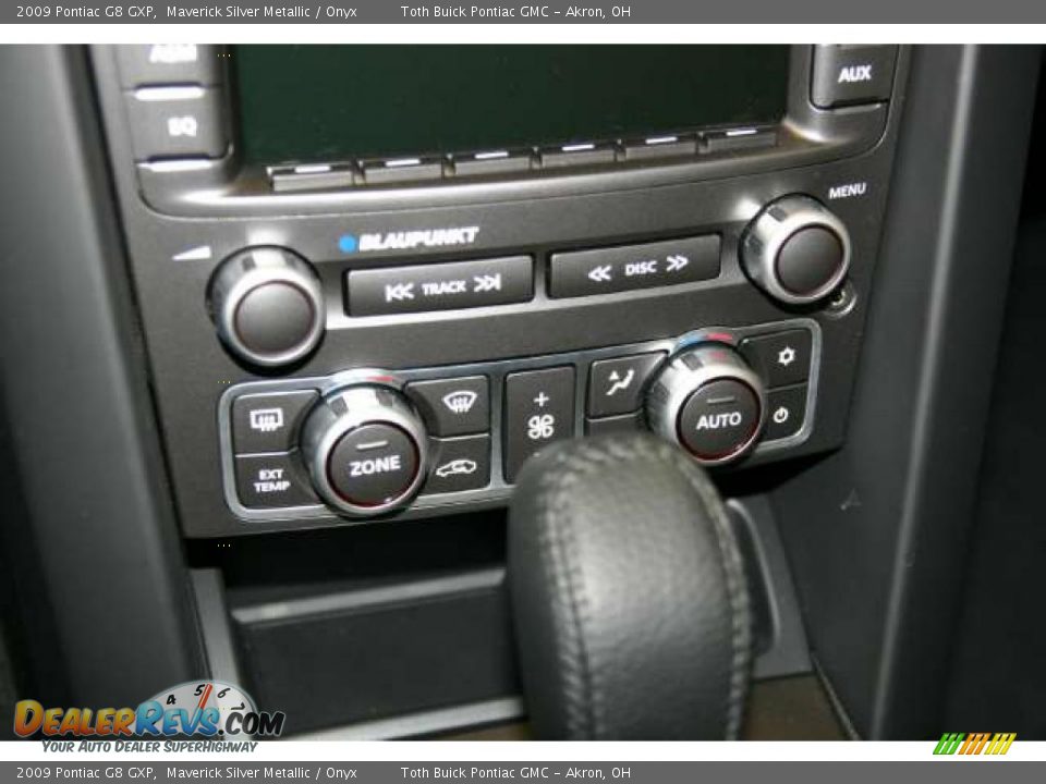 Controls of 2009 Pontiac G8 GXP Photo #12