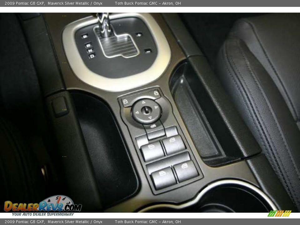 Controls of 2009 Pontiac G8 GXP Photo #14