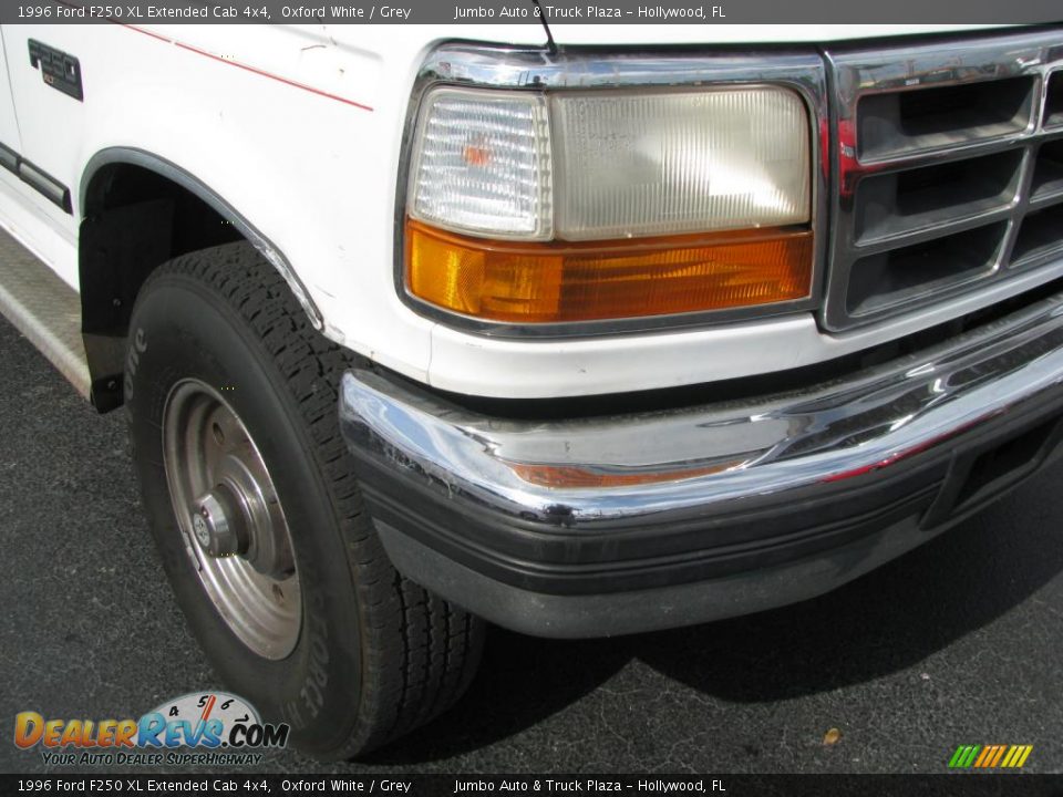 1996 Ford F250 XL Extended Cab 4x4 Oxford White / Grey Photo #2