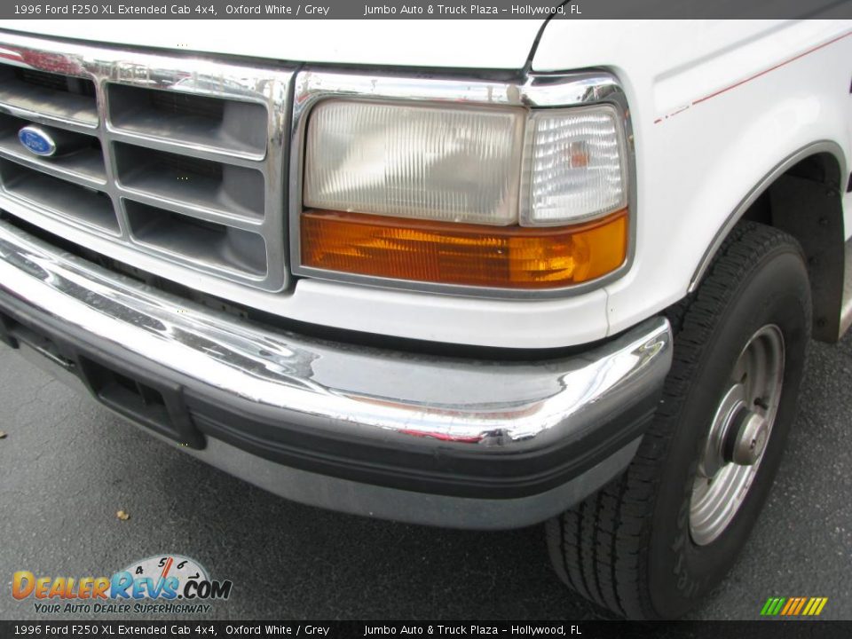 1996 Ford F250 XL Extended Cab 4x4 Oxford White / Grey Photo #4