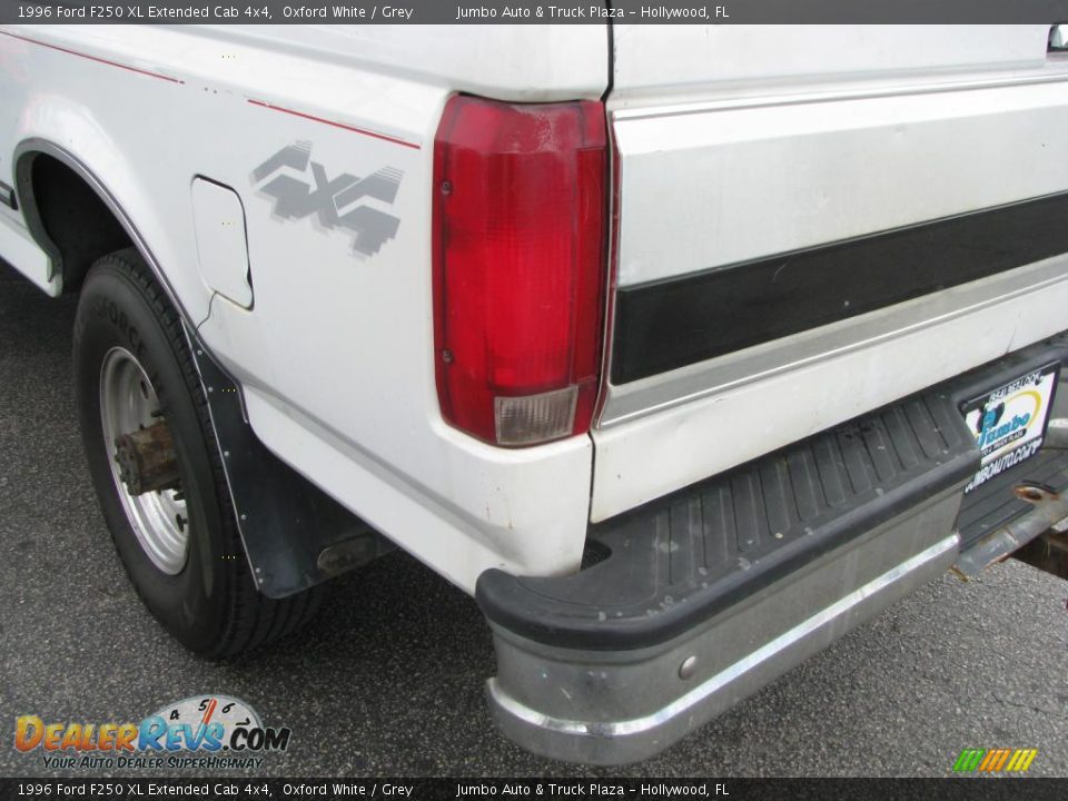 1996 Ford F250 XL Extended Cab 4x4 Oxford White / Grey Photo #8