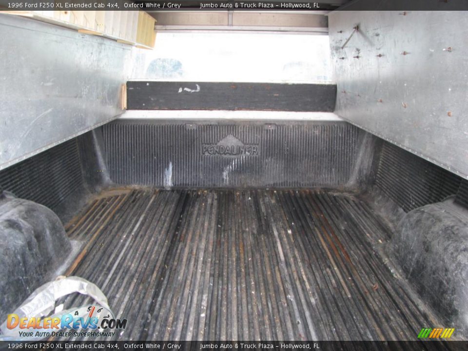 1996 Ford F250 XL Extended Cab 4x4 Oxford White / Grey Photo #10