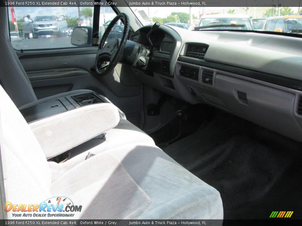 1996 Ford F250 XL Extended Cab 4x4 Oxford White / Grey Photo #14