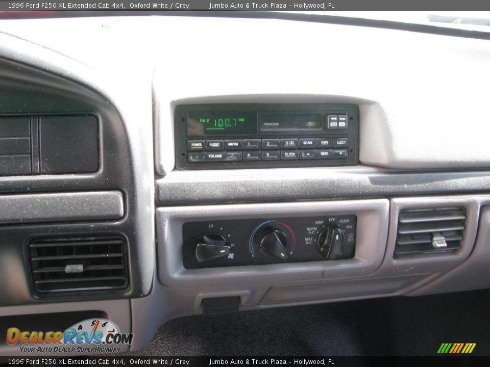 1996 Ford F250 XL Extended Cab 4x4 Oxford White / Grey Photo #19