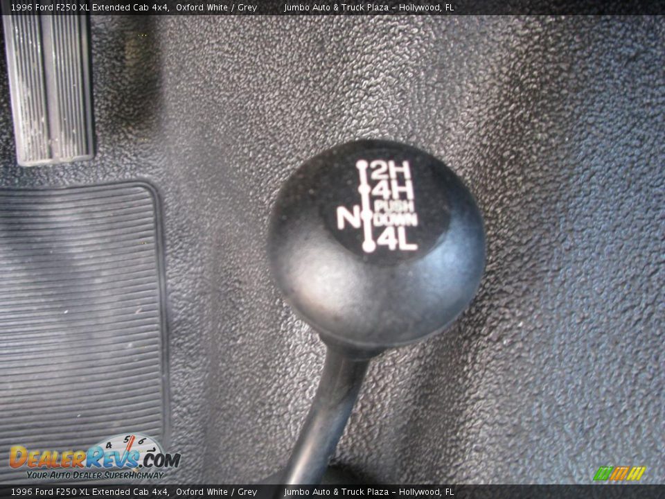 1996 Ford F250 XL Extended Cab 4x4 Oxford White / Grey Photo #20