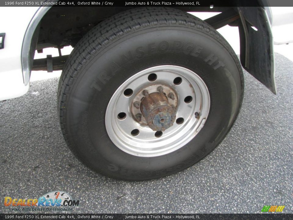1996 Ford F250 XL Extended Cab 4x4 Oxford White / Grey Photo #22
