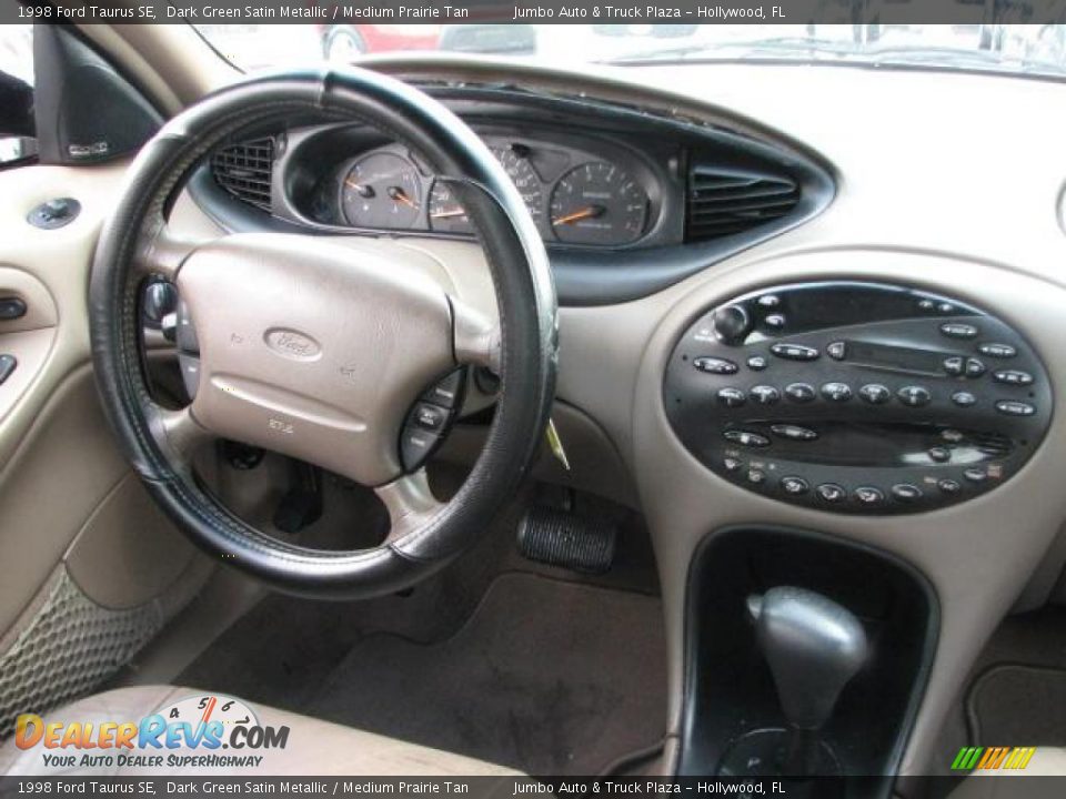Dashboard of 1998 Ford Taurus SE Photo #15