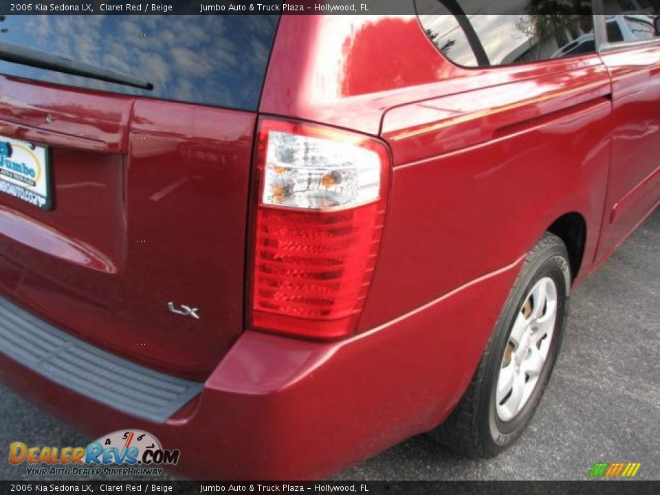 2006 Kia Sedona LX Claret Red / Beige Photo #13