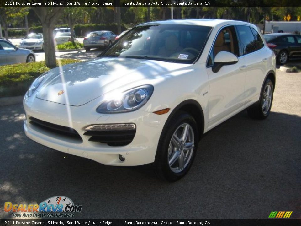 Front 3/4 View of 2011 Porsche Cayenne S Hybrid Photo #1