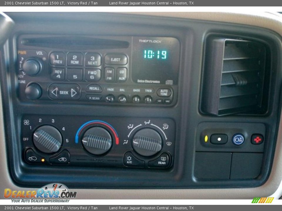 Controls of 2001 Chevrolet Suburban 1500 LT Photo #18