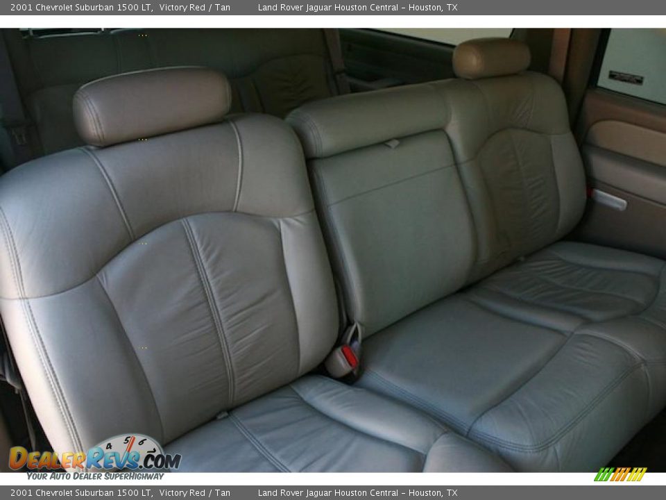 2001 Chevrolet Suburban 1500 LT Victory Red / Tan Photo #32