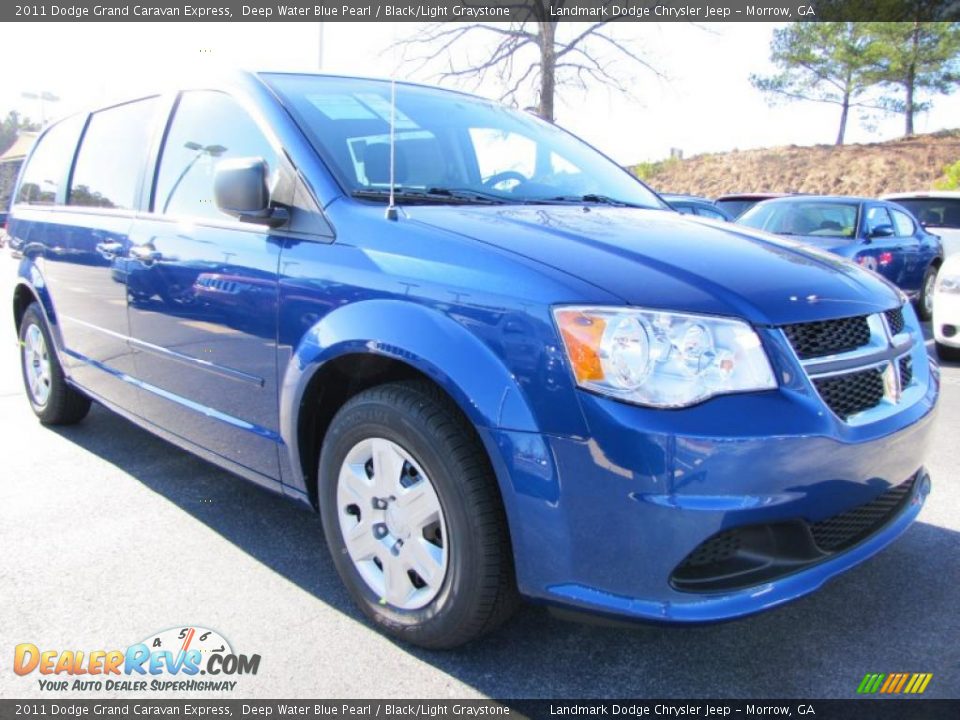 Front 3/4 View of 2011 Dodge Grand Caravan Express Photo #4