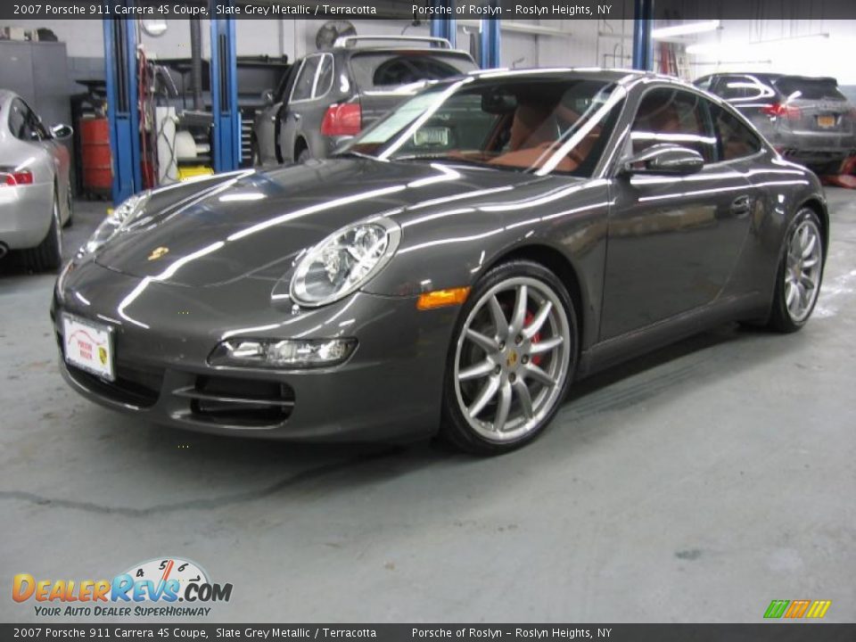 Front 3/4 View of 2007 Porsche 911 Carrera 4S Coupe Photo #1