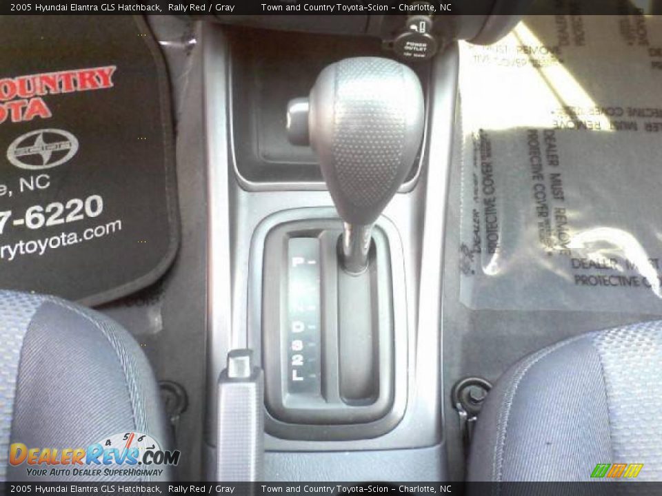 2005 Hyundai Elantra GLS Hatchback Rally Red / Gray Photo #10