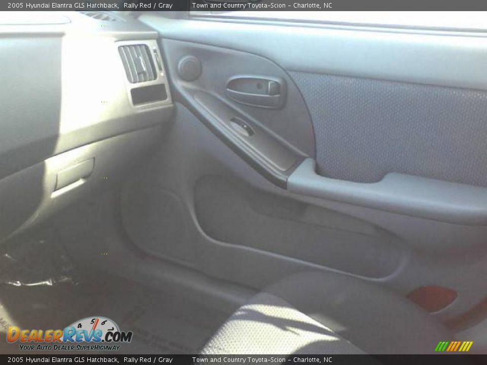 2005 Hyundai Elantra GLS Hatchback Rally Red / Gray Photo #11