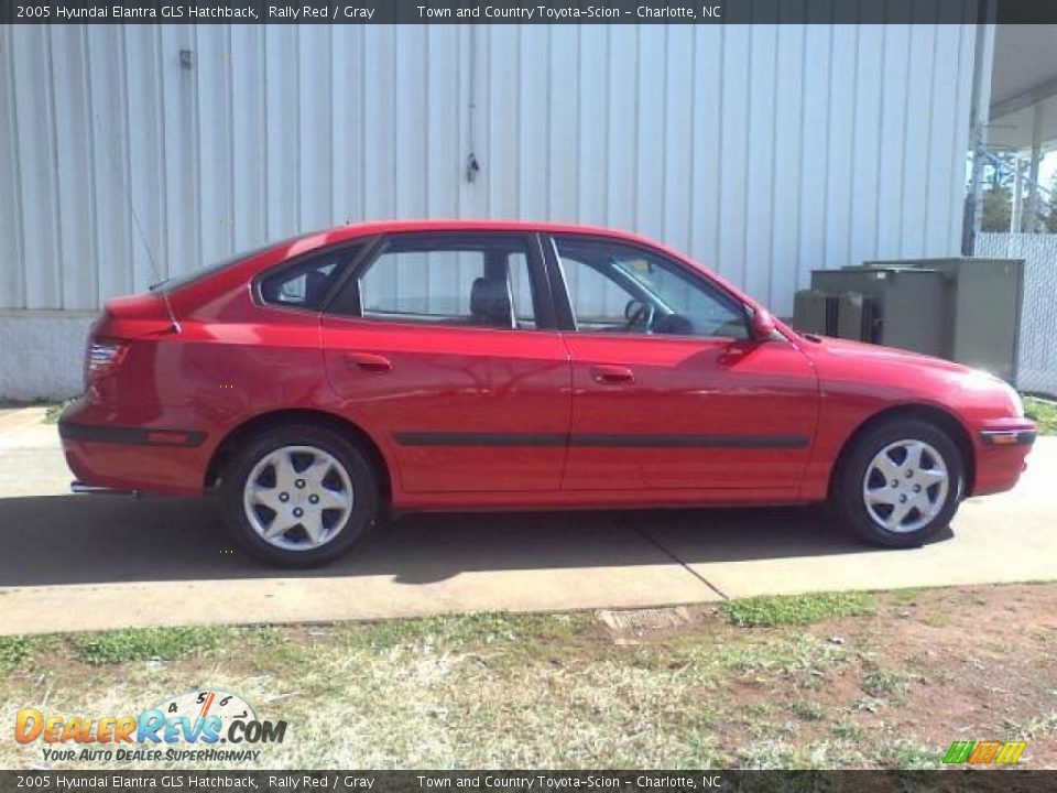 2005 Hyundai Elantra GLS Hatchback Rally Red / Gray Photo #17