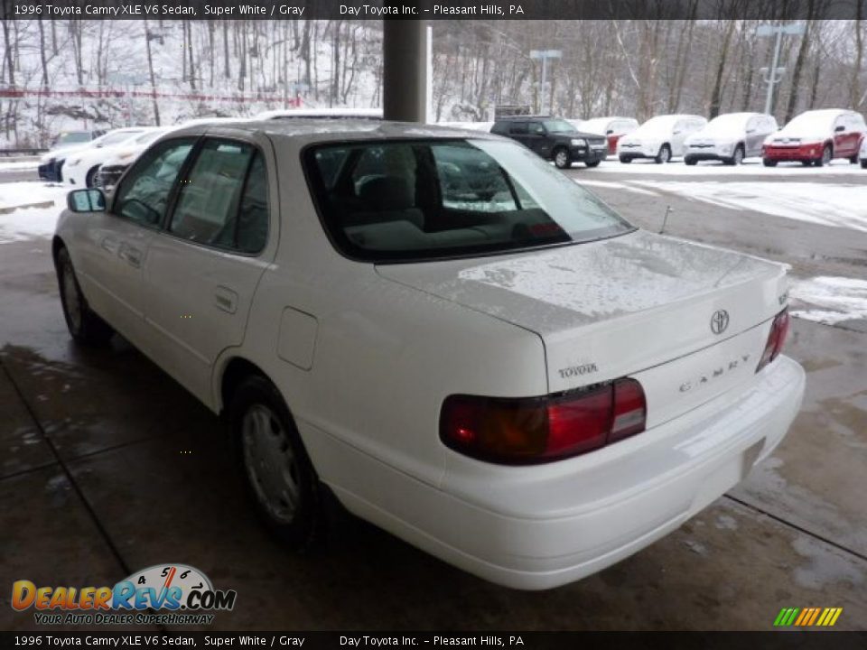 1996 Toyota Camry XLE V6 Sedan Super White / Gray Photo #4