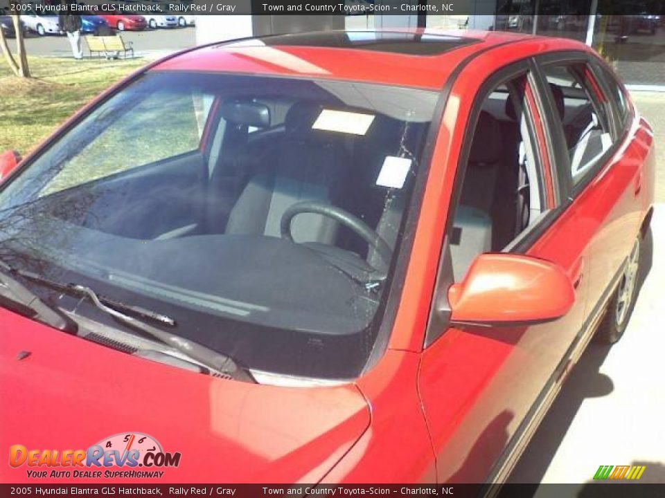 2005 Hyundai Elantra GLS Hatchback Rally Red / Gray Photo #21