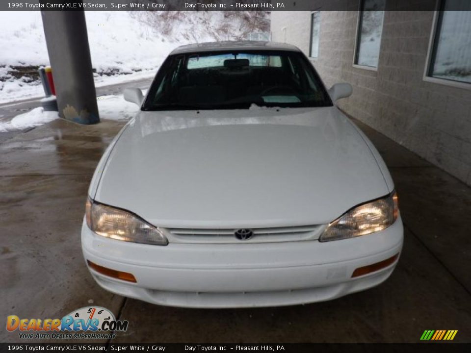 1996 Toyota Camry XLE V6 Sedan Super White / Gray Photo #6