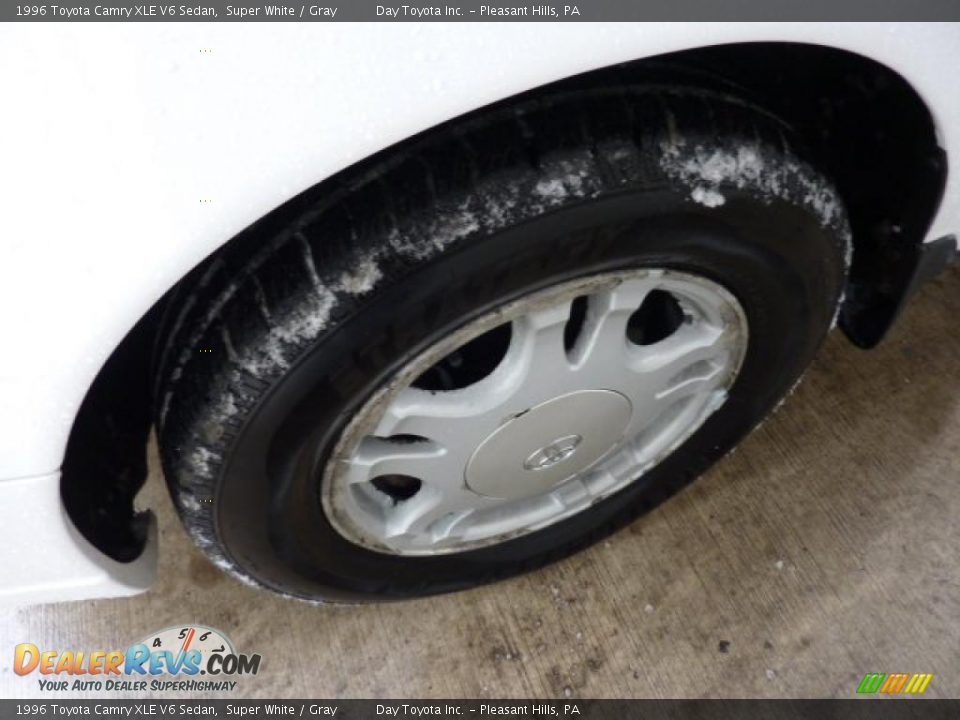 1996 Toyota Camry XLE V6 Sedan Super White / Gray Photo #7