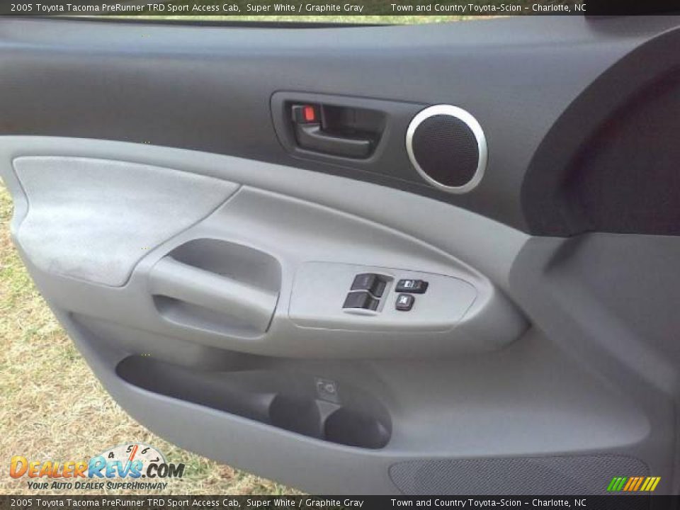 2005 Toyota Tacoma PreRunner TRD Sport Access Cab Super White / Graphite Gray Photo #12