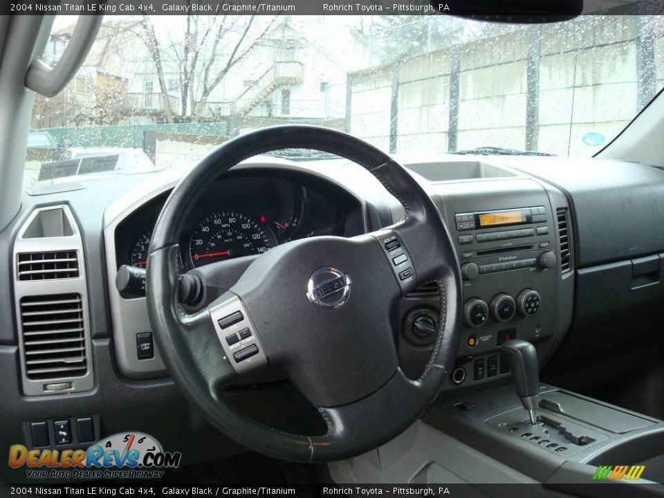 2004 Nissan Titan LE King Cab 4x4 Galaxy Black / Graphite/Titanium Photo #12