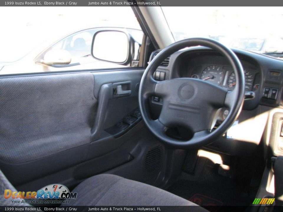 1999 Isuzu Rodeo LS Ebony Black / Gray Photo #18