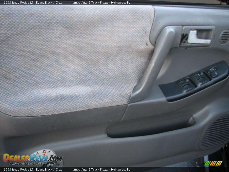 1999 Isuzu Rodeo LS Ebony Black / Gray Photo #21
