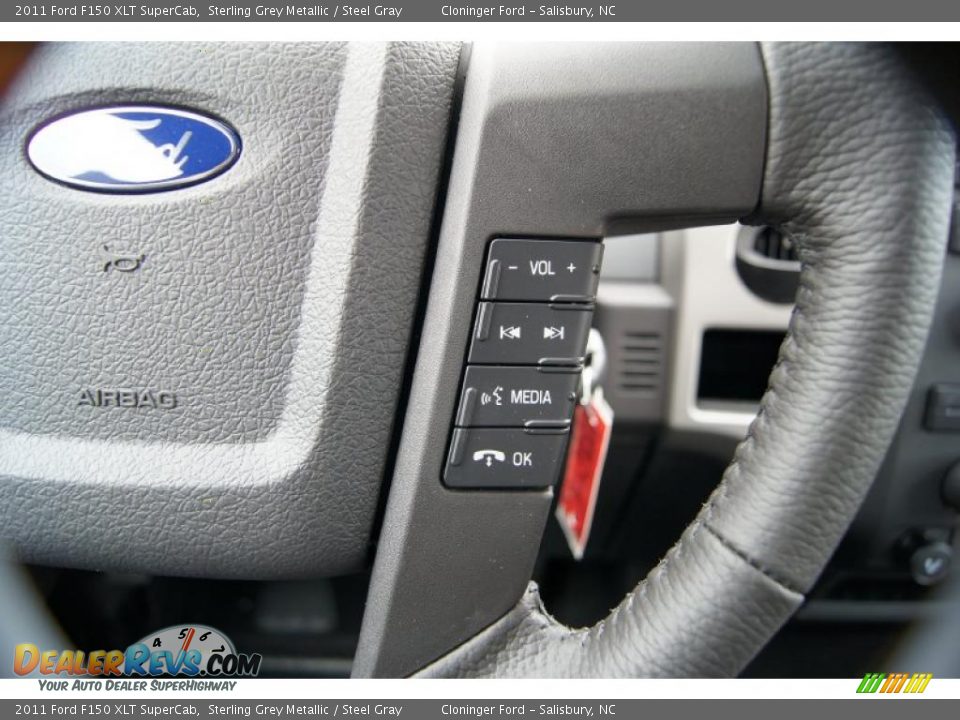Controls of 2011 Ford F150 XLT SuperCab Photo #25