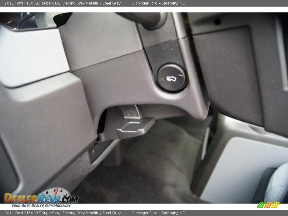 Controls of 2011 Ford F150 XLT SuperCab Photo #34