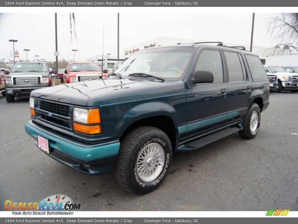 Front 3/4 View of 1994 Ford Explorer Limited 4x4 Photo #6