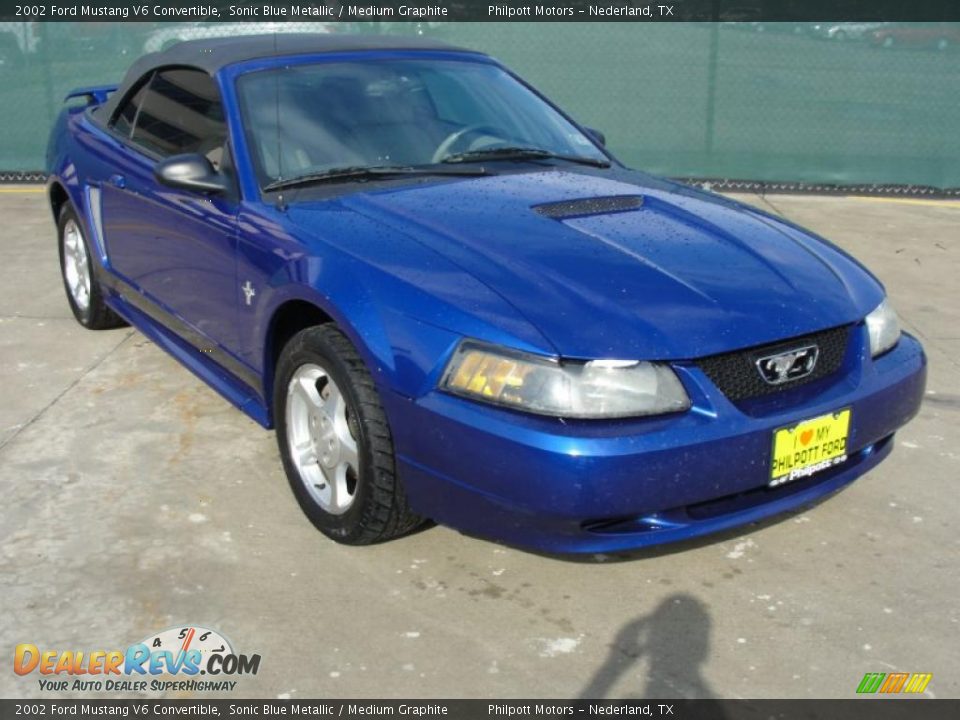 Front 3/4 View of 2002 Ford Mustang V6 Convertible Photo #1