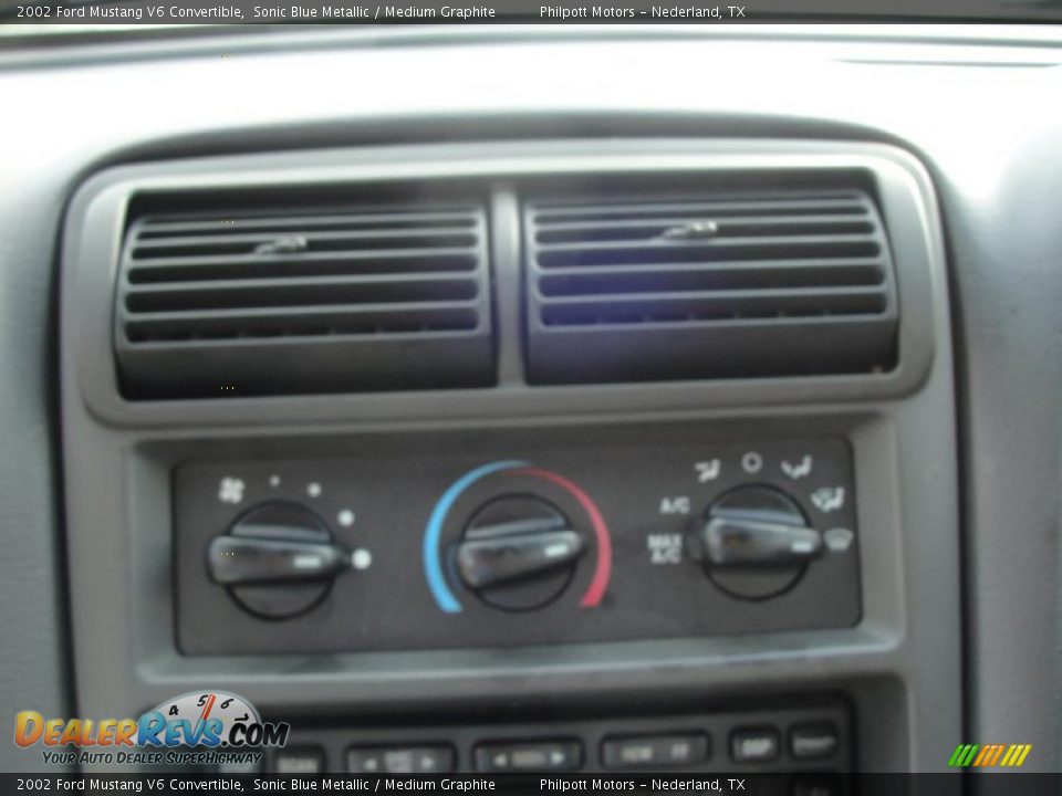 2002 Ford Mustang V6 Convertible Sonic Blue Metallic / Medium Graphite Photo #32