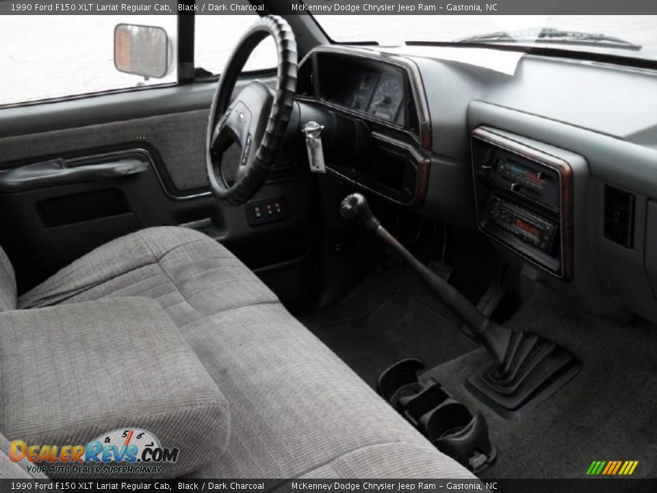 Dark Charcoal Interior - 1990 Ford F150 XLT Lariat Regular Cab Photo #17