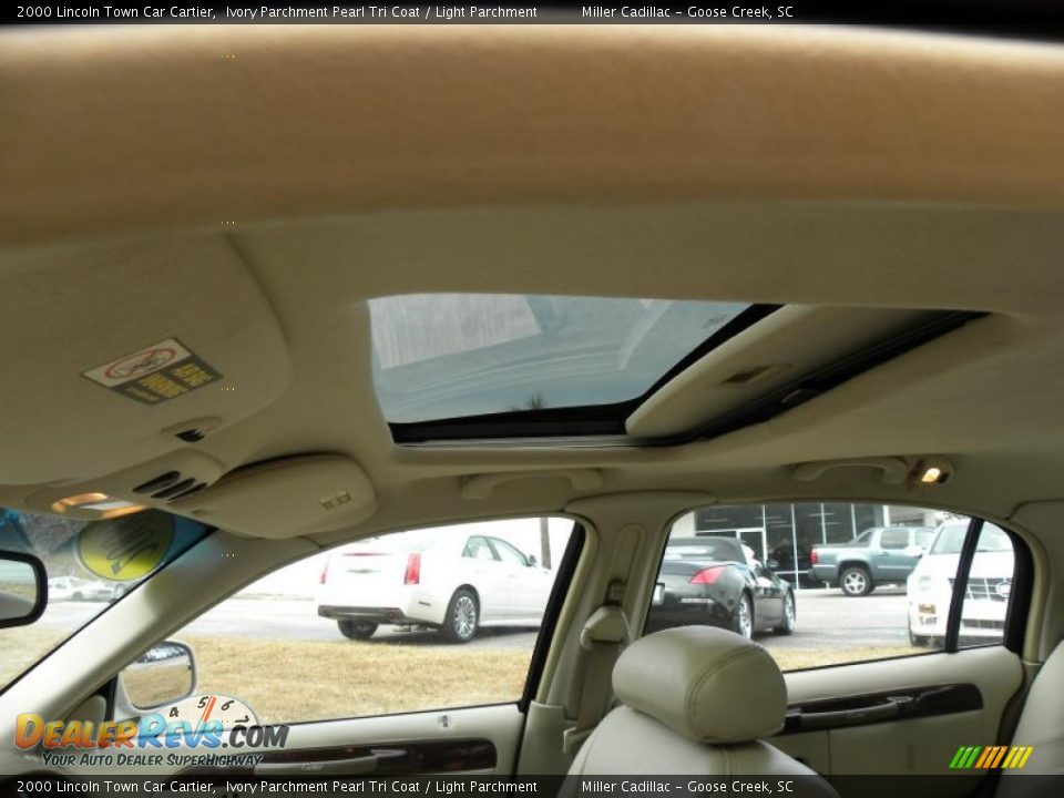 2000 Lincoln Town Car Cartier Ivory Parchment Pearl Tri Coat / Light Parchment Photo #5