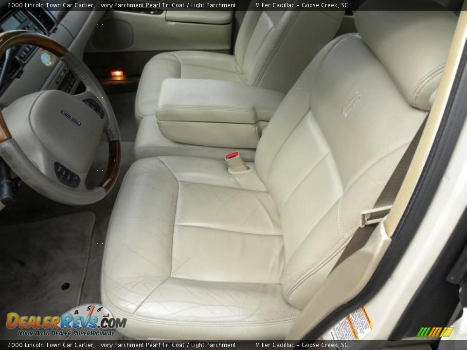 2000 Lincoln Town Car Cartier Ivory Parchment Pearl Tri Coat / Light Parchment Photo #6