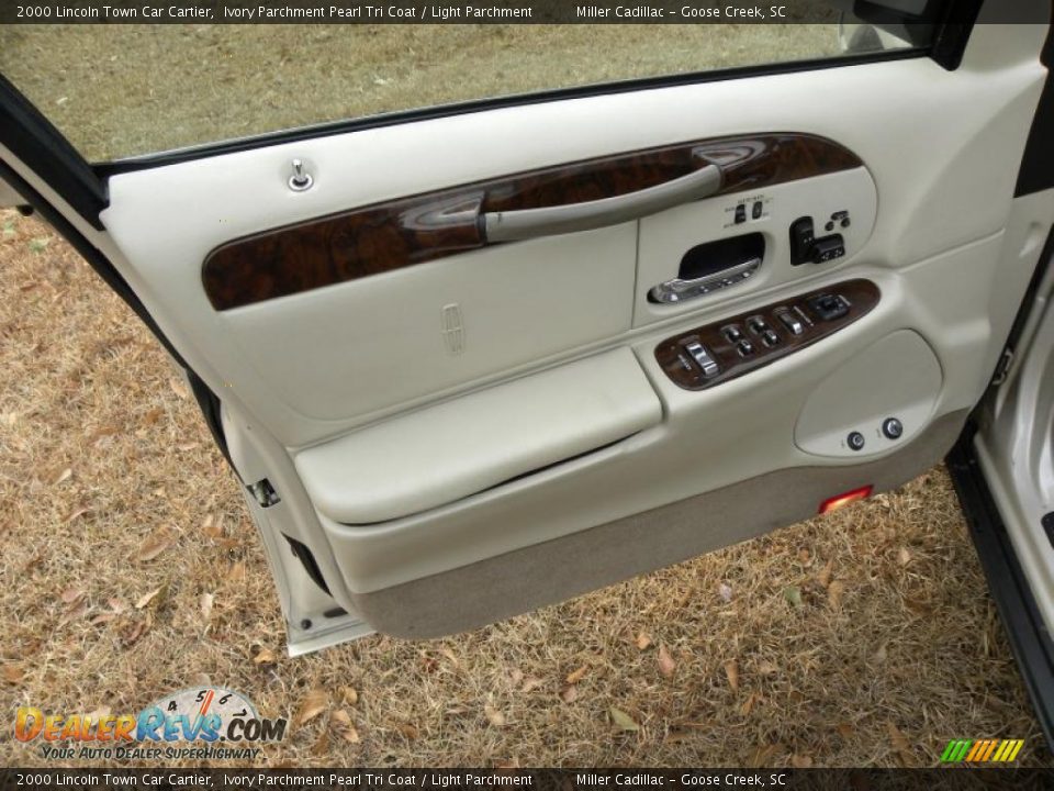 2000 Lincoln Town Car Cartier Ivory Parchment Pearl Tri Coat / Light Parchment Photo #7